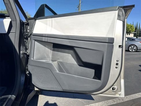 Used 2024 Tesla Cybertruck AWD Crew Cab image 40