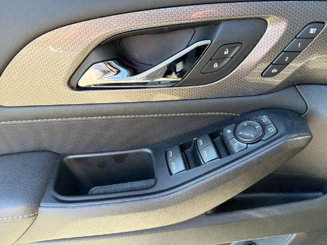 Used 2023 Chevrolet Traverse Premier FWD image 16