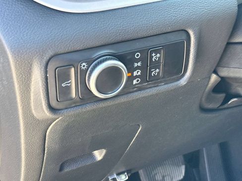 Used 2023 Ford Explorer XLT RWD image 31