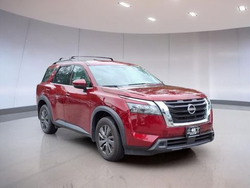 Used 2023 Nissan Pathfinder SV image 1