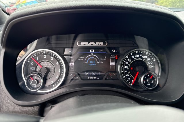 Used 2024 RAM 1500 Laramie AWD/4WD image 15