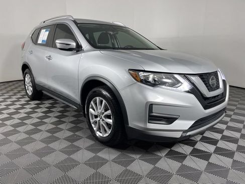 Used 2018 Nissan Rogue SV FWD image 3