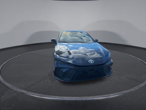 Used 2025 Toyota Camry SE image 4