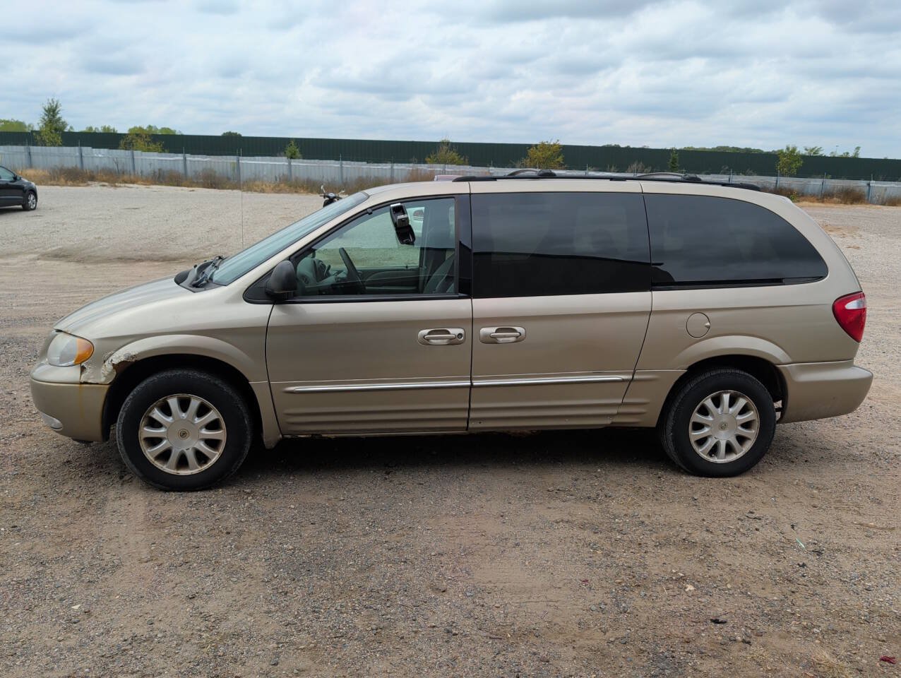 Used 2003 Chrysler Town & Country LXi FWD image 2