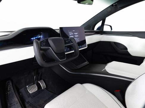 Used 2023 Tesla Model X Plaid image 13