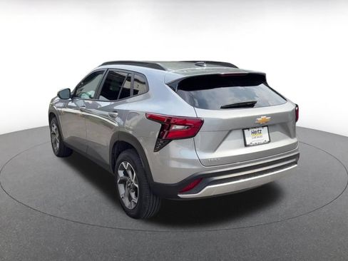 Used 2025 Chevrolet Trax LT FWD image 10