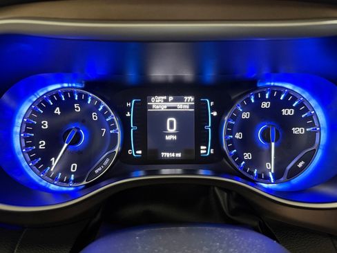 Used 2017 Chrysler Pacifica Touring-L FWD image 15