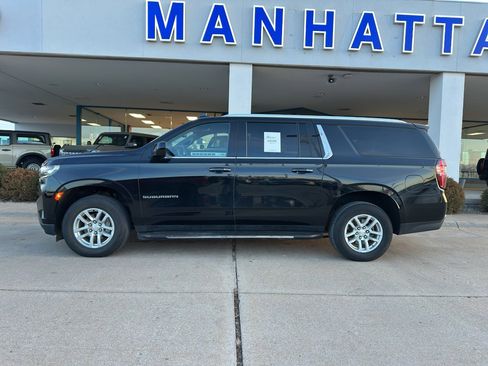 Used 2023 Chevrolet Suburban LT image 4