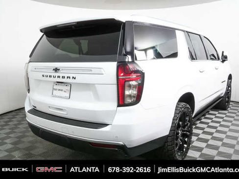Used 2023 Chevrolet Suburban High Country image 3