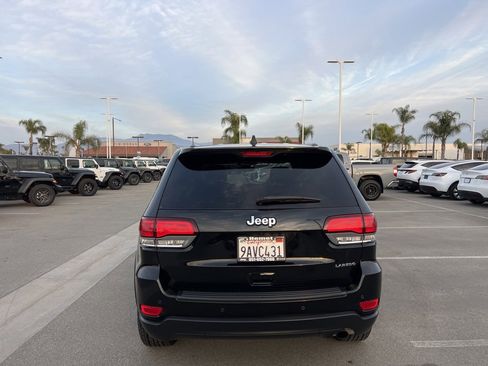 Used 2022 Jeep Grand Cherokee Laredo E image 7