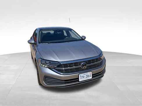 Used 2023 Volkswagen Jetta SE FWD image 6