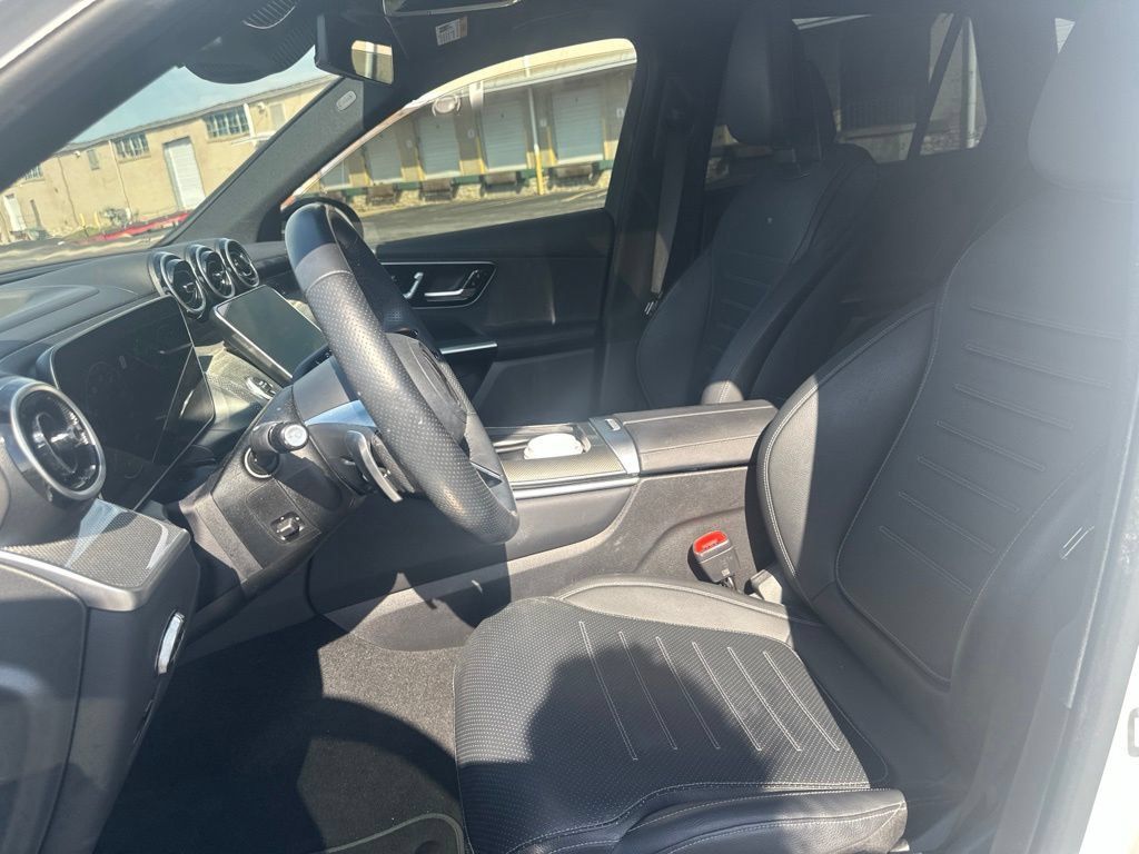 Used 2024 Mercedes-Benz GLC 300 4MATIC image 10