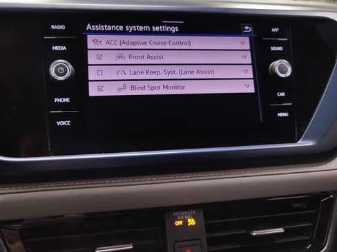 Certified 2024 Volkswagen Taos SE w/ Panoramic Sunroof Package AWD/4WD image 8