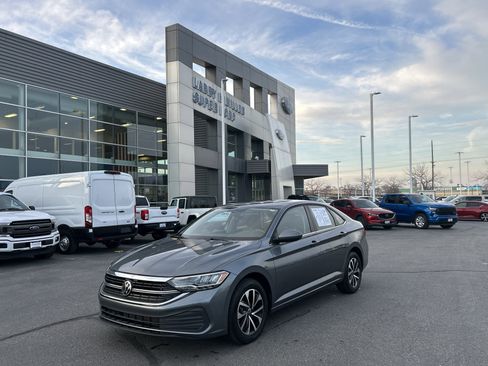 Used 2023 Volkswagen Jetta S image 2