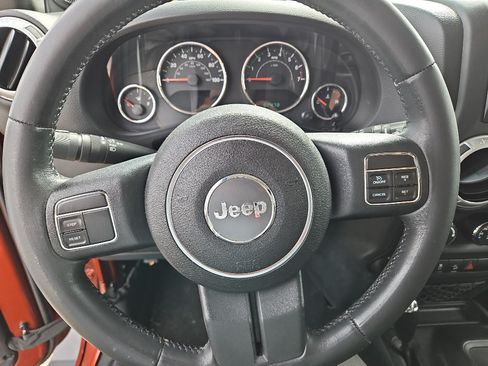 Used 2014 Jeep Wrangler Unlimited Sahara w/ Trailer Tow Group AWD/4WD image 10