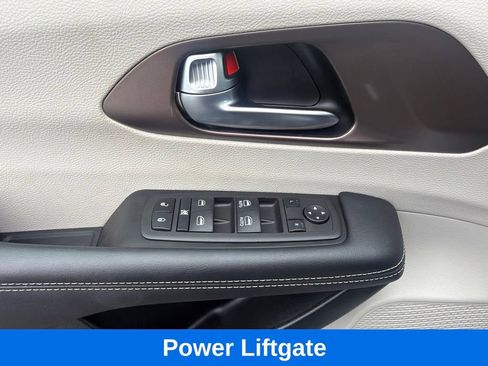 Used 2023 Chrysler Voyager LX FWD image 11