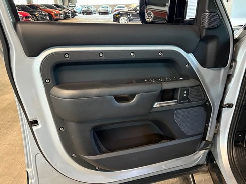 Used 2022 Land Rover Defender 110 X AWD/4WD image 19