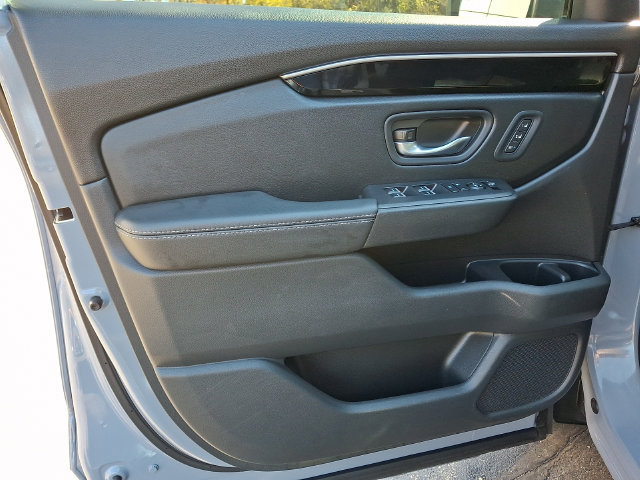 Used 2024 Honda Pilot Touring image 13