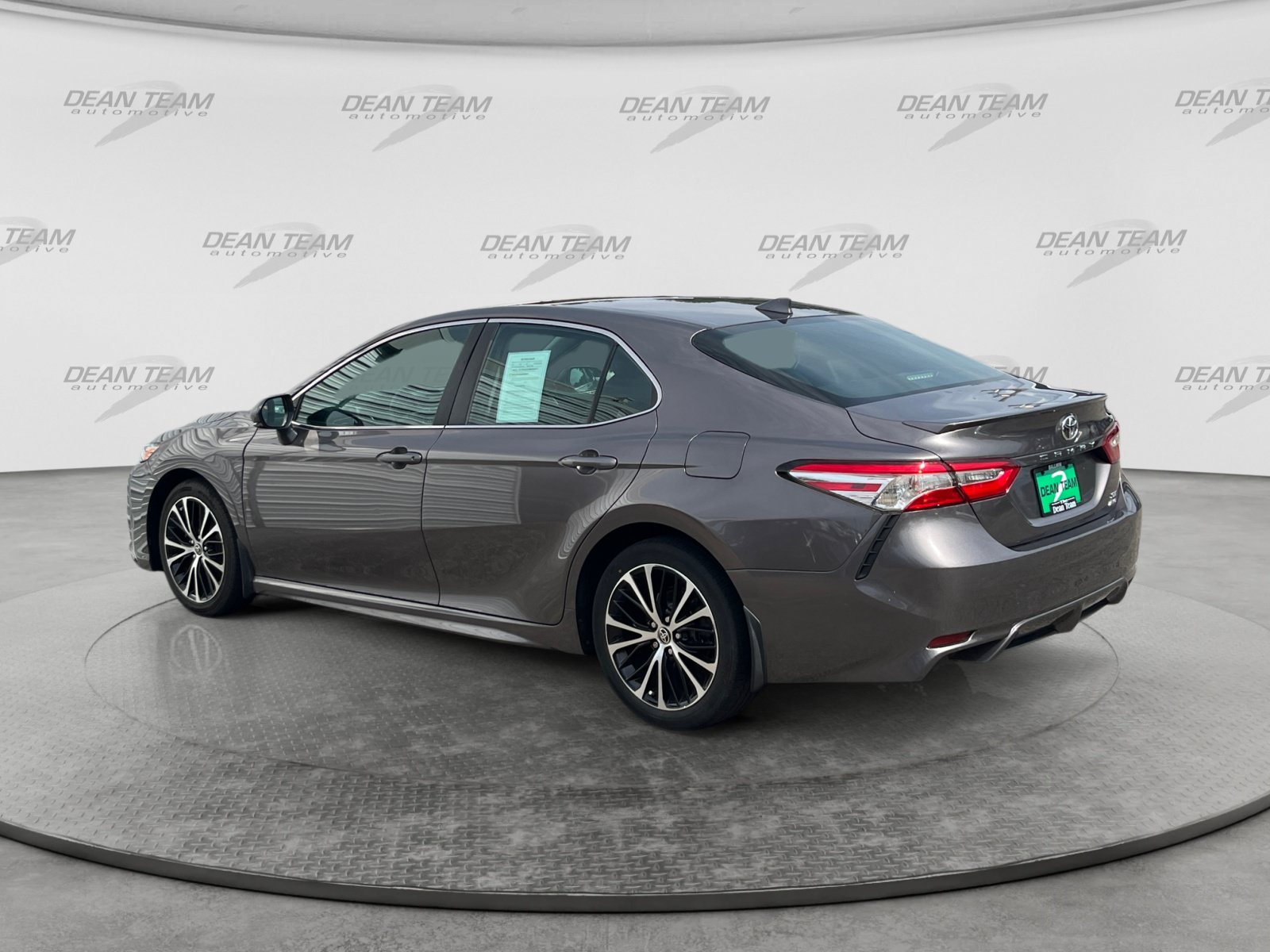 Used 2020 Toyota Camry SE w/ Cold Weather Package AWD/4WD image 6