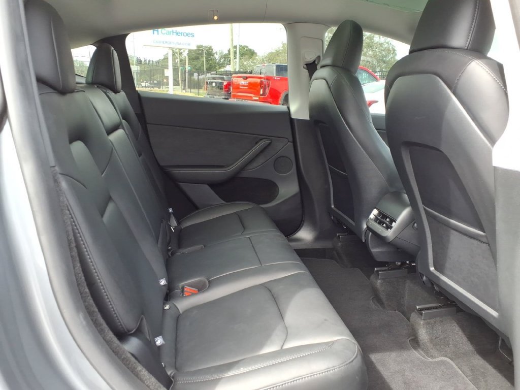 Used 2025 Tesla Model Y Long Range RWD image 16