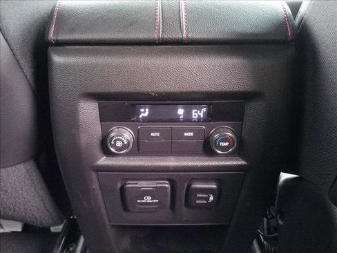 Used 2023 Chevrolet Traverse RS AWD/4WD image 12