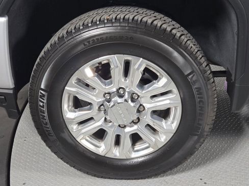 Used 2022 GMC Sierra 2500 Denali AWD/4WD image 9