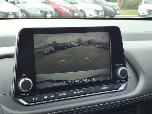 Used 2024 Nissan Rogue S image 17