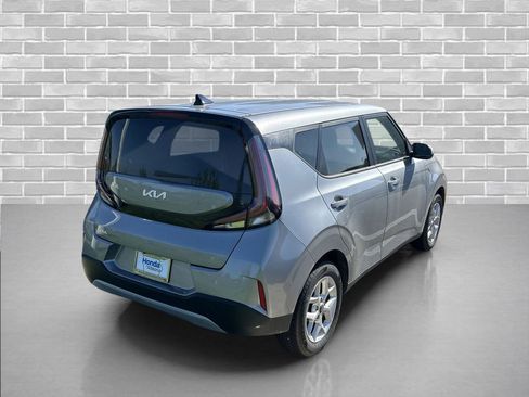Used 2024 Kia Soul LX w/ Option Group 015 FWD image 4
