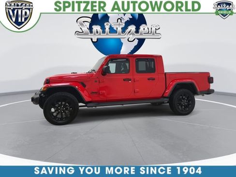 Used 2024 Jeep Gladiator Sport image 3