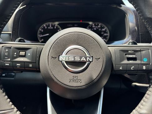 Used 2025 Nissan Pathfinder SV FWD image 30
