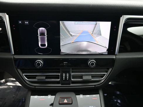 Certified 2023 Porsche Macan image 11