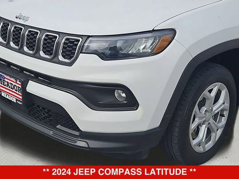 Used 2024 Jeep Compass Latitude AWD/4WD image 11