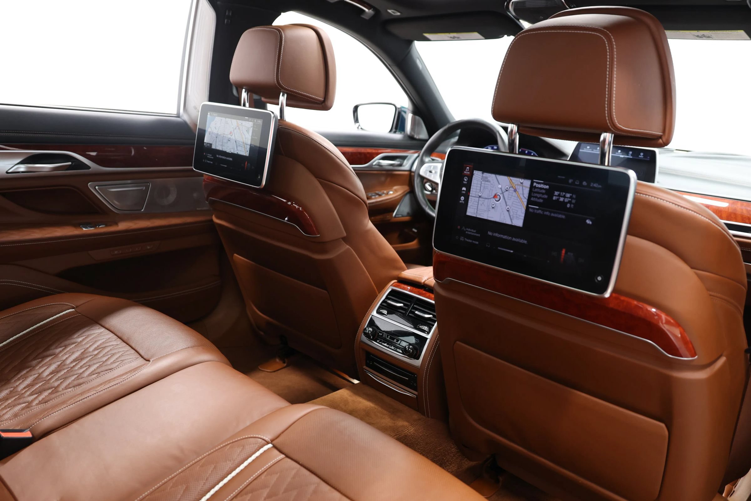 Used 2022 BMW ALPINA B7 xDrive w/ Luxury Rear Seating Package AWD/4WD image 90