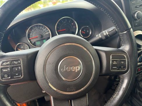Used 2012 Jeep Wrangler Unlimited Sahara w/ Connectivity Group AWD/4WD image 15