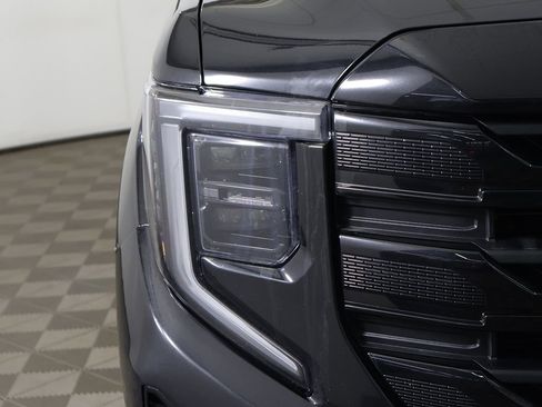 Used 2023 GMC Sierra 1500 Elevation AWD/4WD image 11