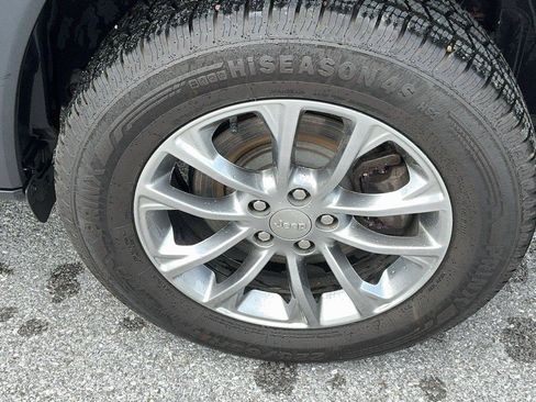 Used 2019 Jeep Cherokee Latitude Plus AWD/4WD image 8