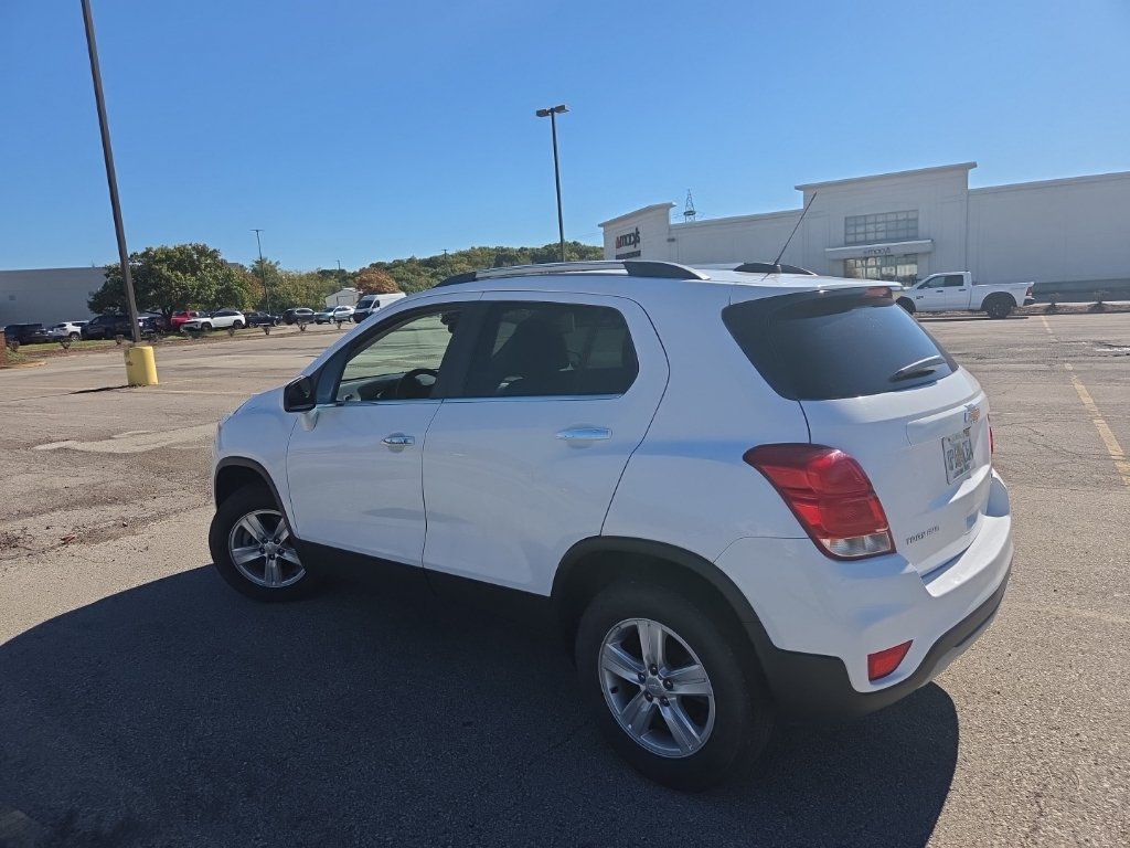 Used 2020 Chevrolet Trax LT w/ LT Convenience Package AWD/4WD image 2