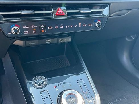 Certified 2024 Kia Niro Wind FWD image 18