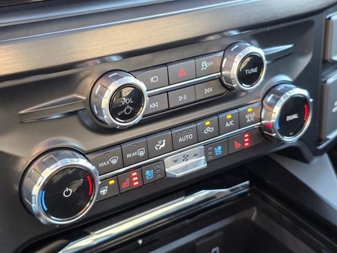 New 2026 Ford F250 Lariat w/ Black Appearance Package image 32