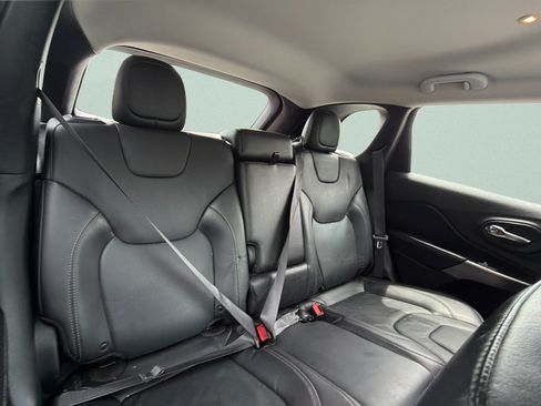 Used 2019 Jeep Cherokee Limited AWD/4WD image 29