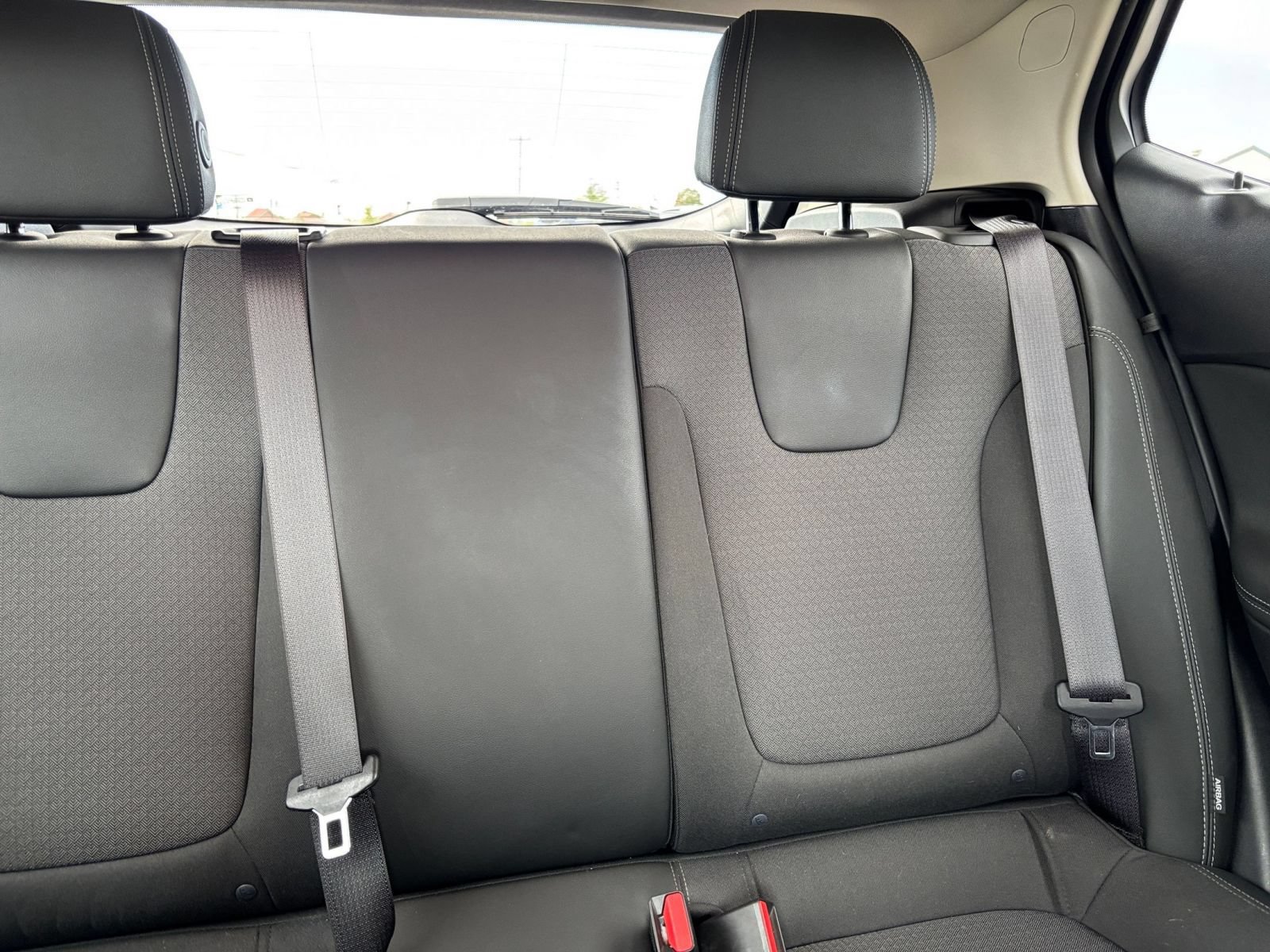 Used 2025 Buick Encore GX Preferred AWD/4WD image 36