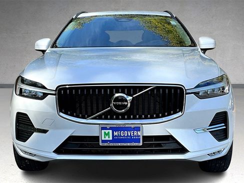 Certified 2022 Volvo XC60 B5 Momentum image 2
