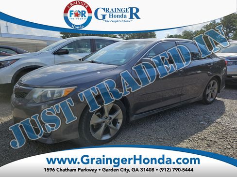 Used 2012 Toyota Camry SE FWD image 1