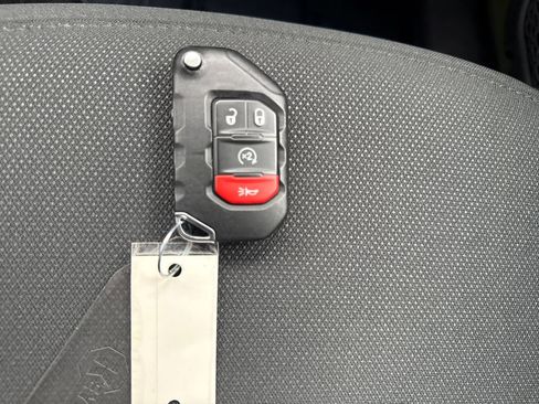 Used 2021 Jeep Gladiator Willys image 25