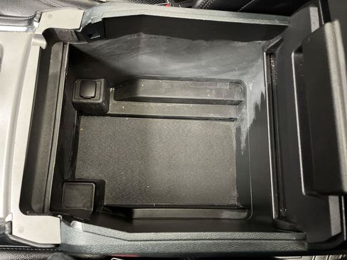 Used 2020 Ford Expedition XLT w/ Equipment Group 202A AWD/4WD image 29