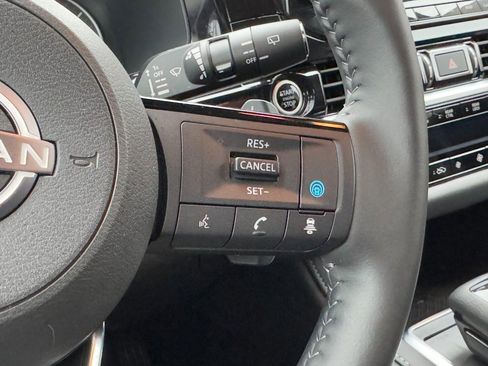 Used 2024 Nissan Pathfinder SL image 17