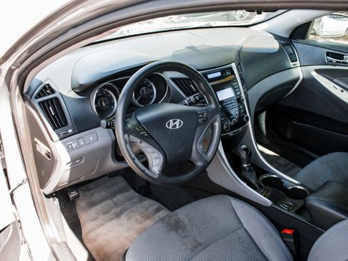 Used 2013 Hyundai Sonata GLS w/ Popular Equipment Pkg FWD image 8