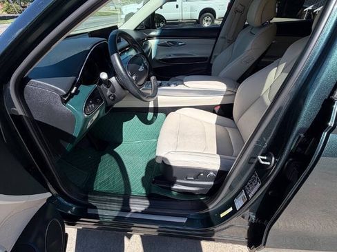 Used 2022 Genesis GV70 2.5T w/ Select Package AWD/4WD image 16
