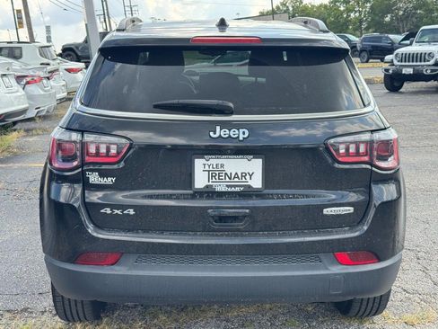 Used 2024 Jeep Compass Latitude AWD/4WD image 5