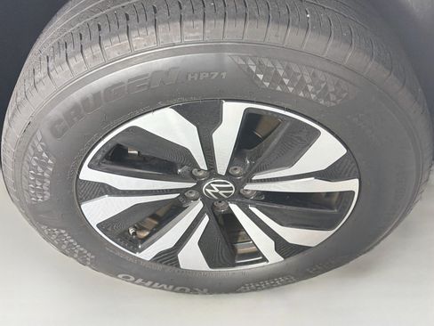 Used 2024 Volkswagen Atlas Cross Sport SE FWD image 11